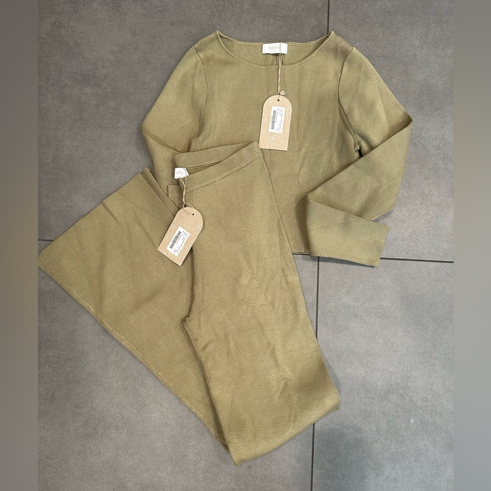 MESHKI Haisley Long Sleeve Knit Top and Flare Bottom ‎- Olive  Set